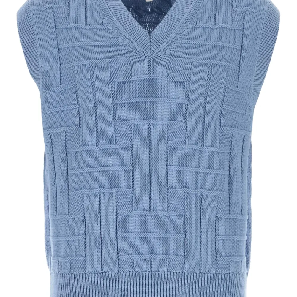 Джемпер без рукавов с вышивкой