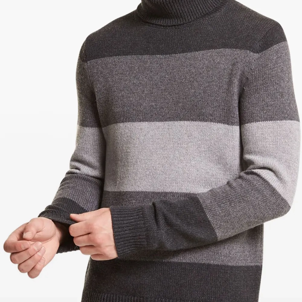 Свитер с высоким воротником