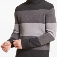 Свитер с высоким воротником