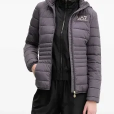 Стеганая куртка с логотипом Стеганая куртка с логотипом