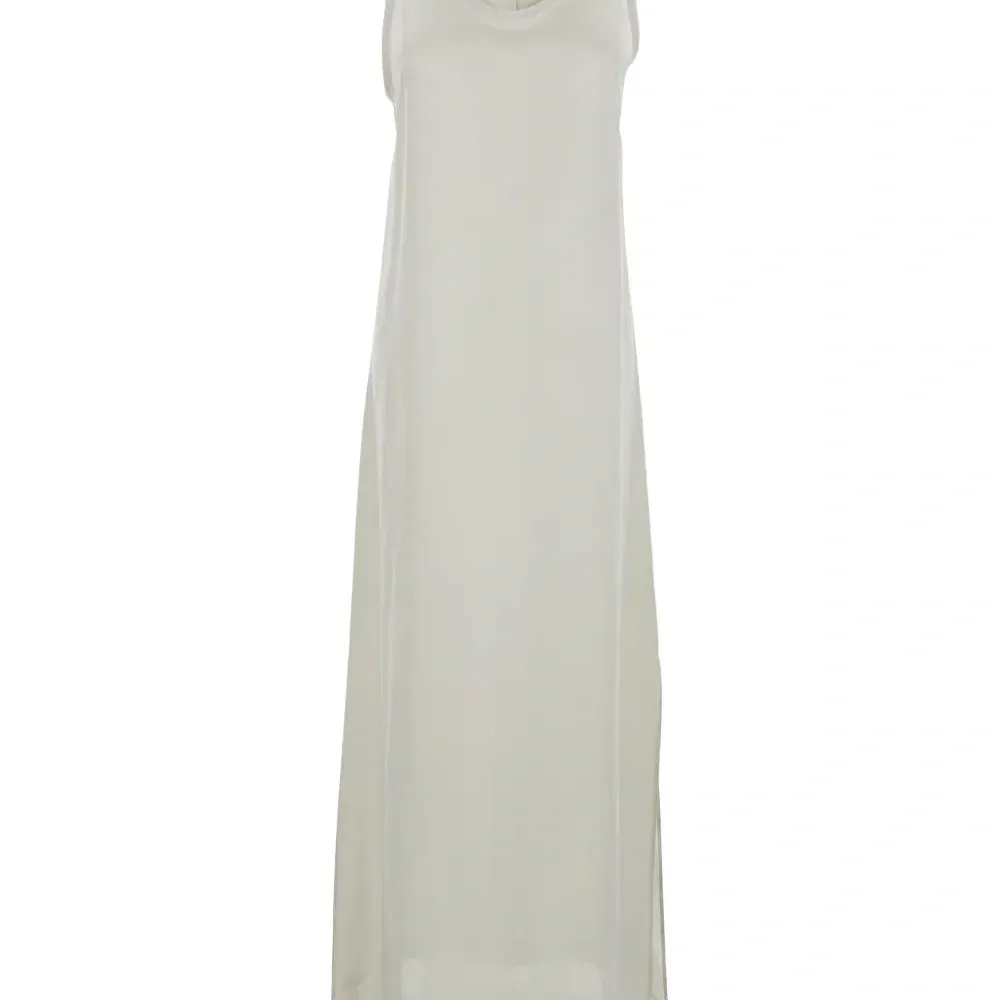 Платье без рукавов