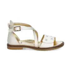 Сандалии с пряжками