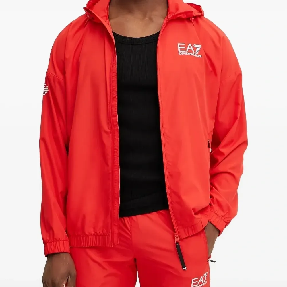 Спортивное худи с логотипом Спортивное худи с логотипом