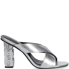 Босоножки на с логотипом каблуке