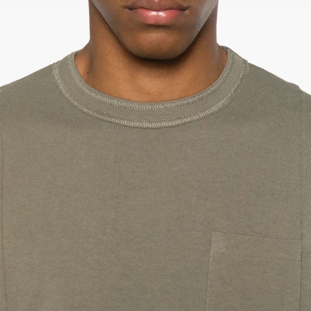 Футболка с карманом и вставками