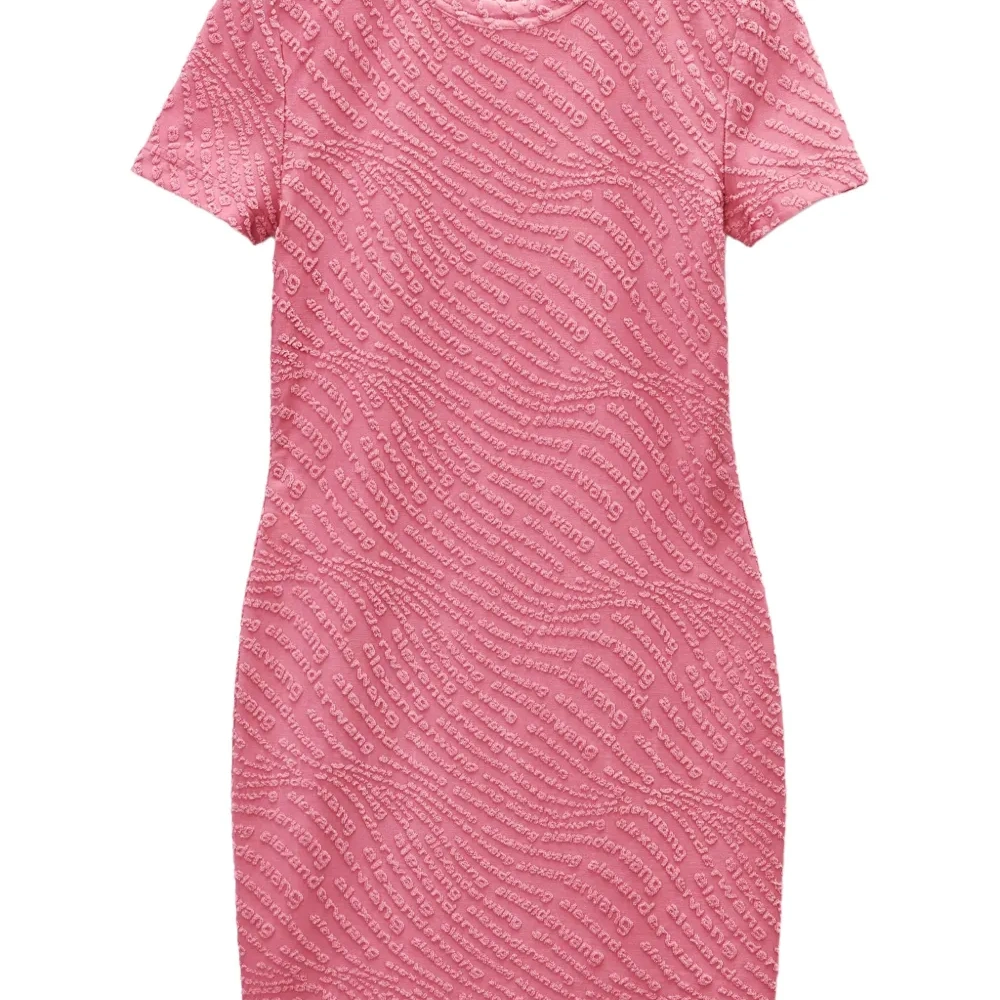 Платье с короткими рукавами и тисненым логотипом