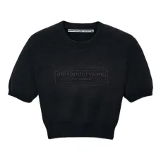 топ с короткими рукавами и тисненым логотипом