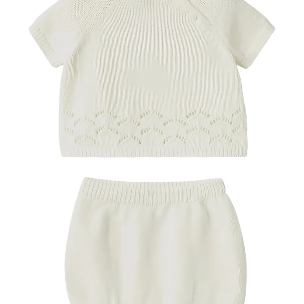 Комплект из футболки и шортов