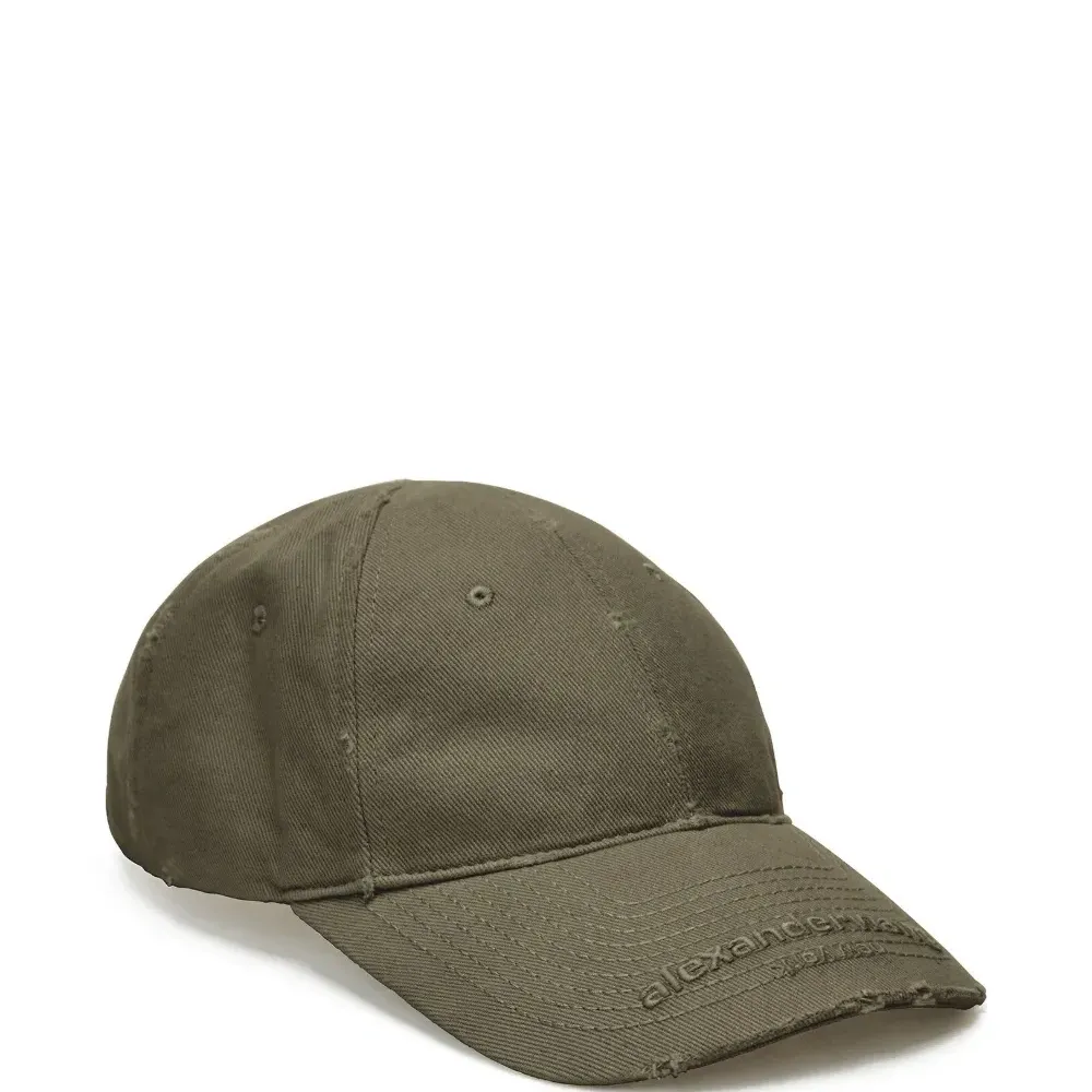 бейсболка с эффектом потертости и вышитым логотипом