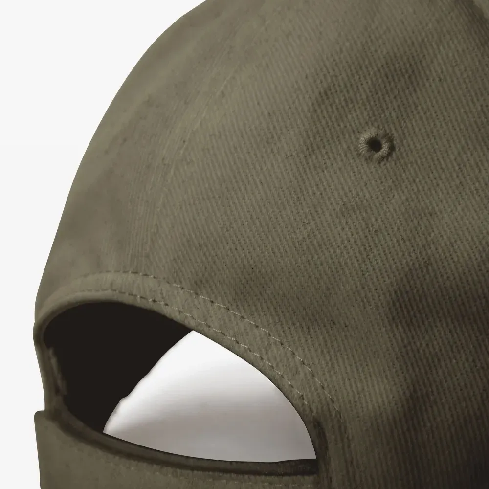 бейсболка с эффектом потертости и вышитым логотипом