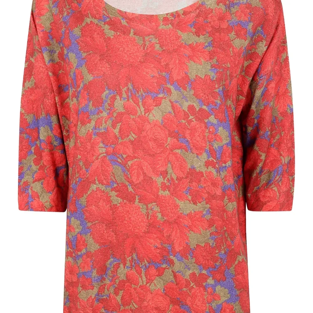 Футболка с цветочным принтом Футболка с цветочным принтом