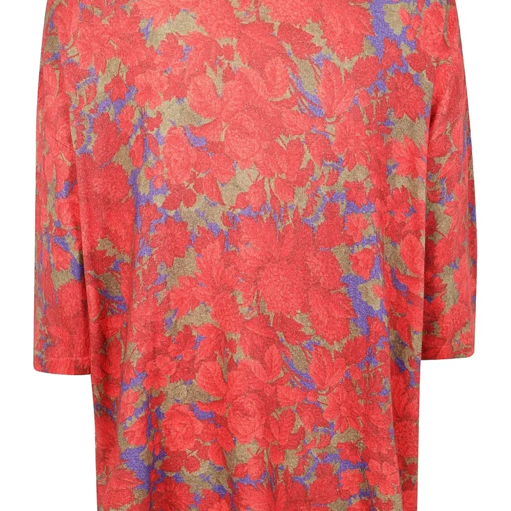 Футболка с цветочным принтом Футболка с цветочным принтом