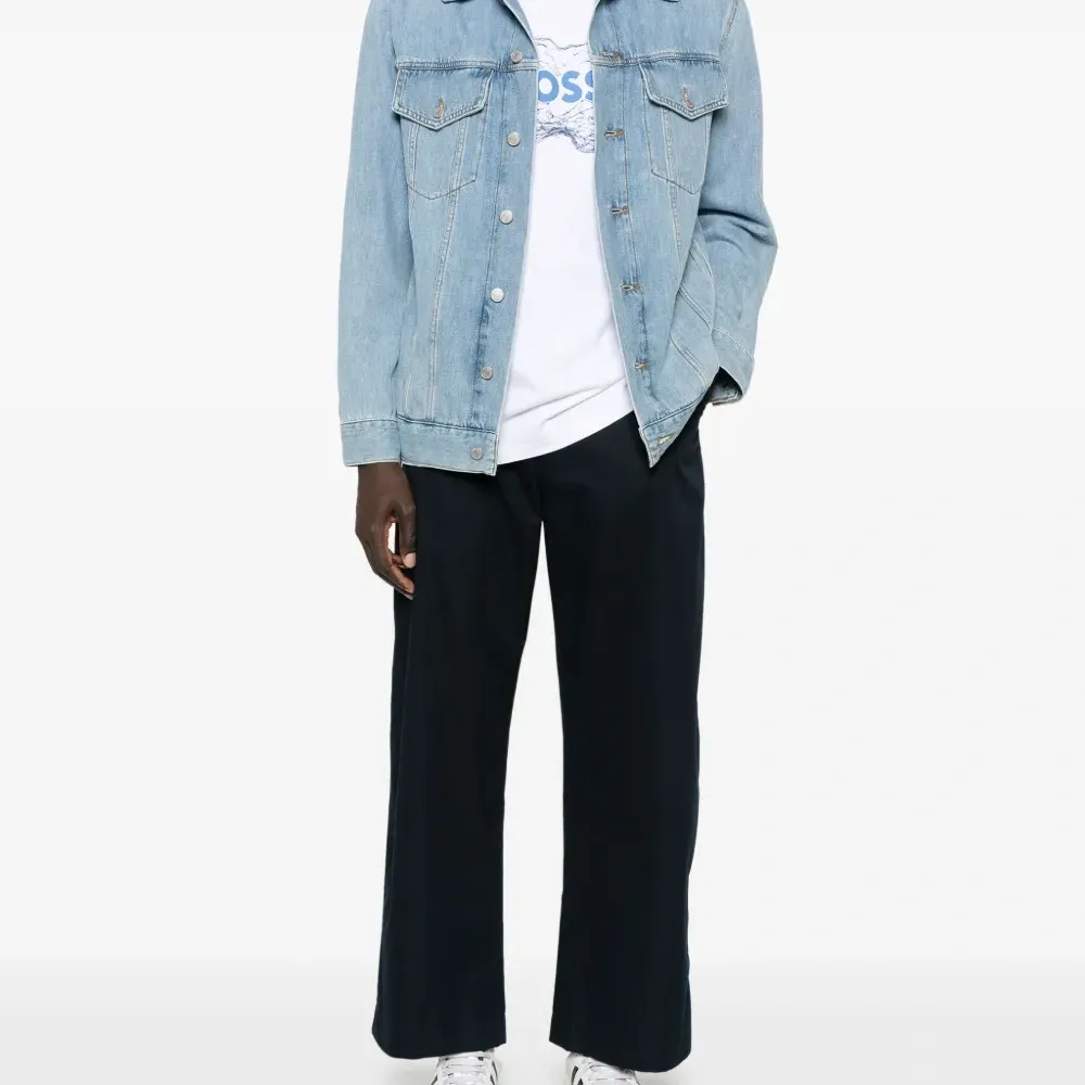 Футболка с логотипом