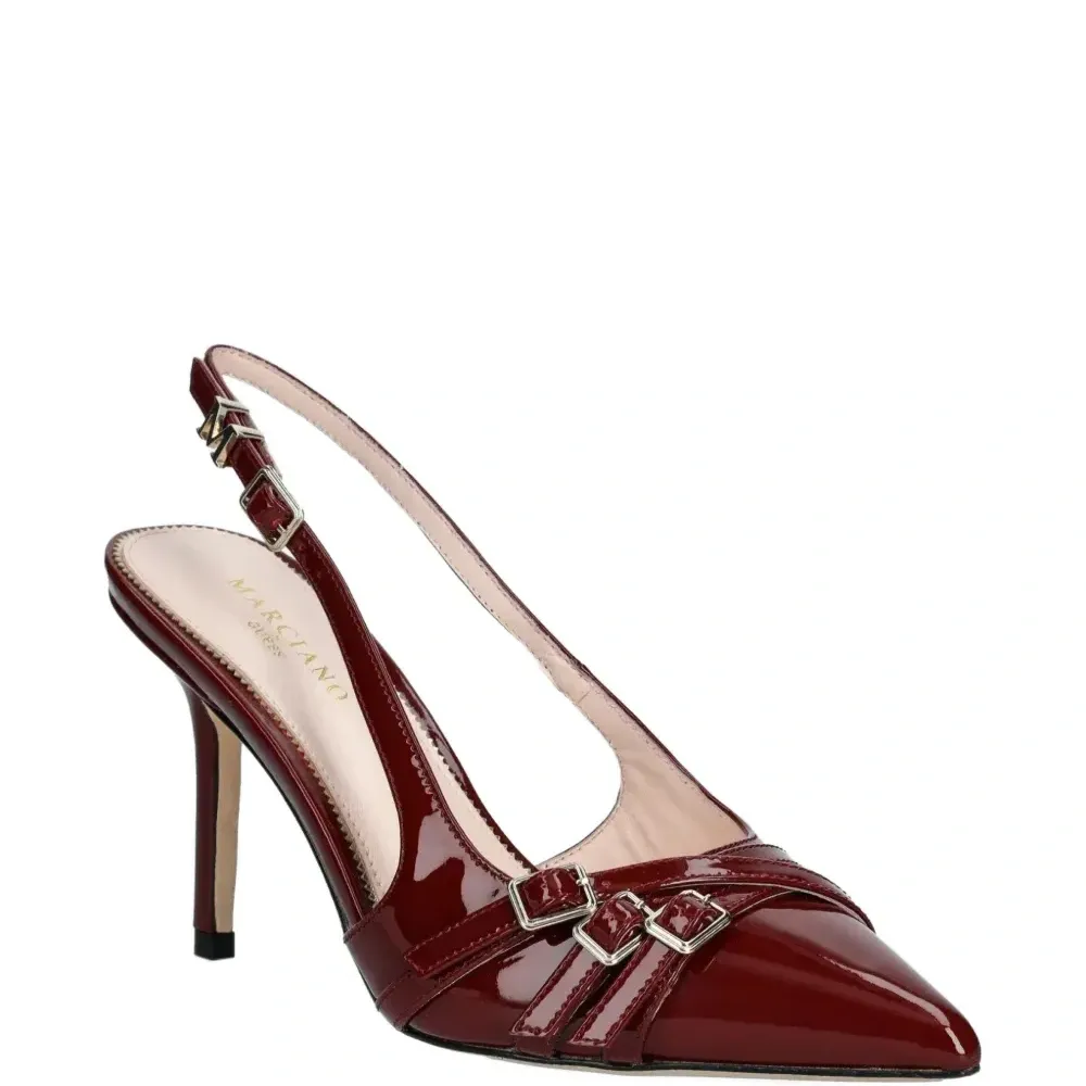 Лакированные туфли с ремешком на пятке