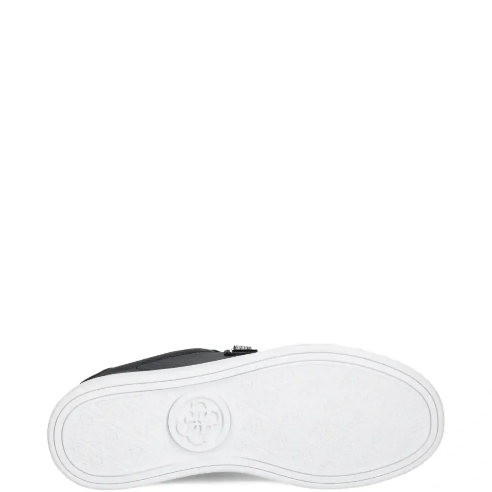 Кроссовки с логотипом