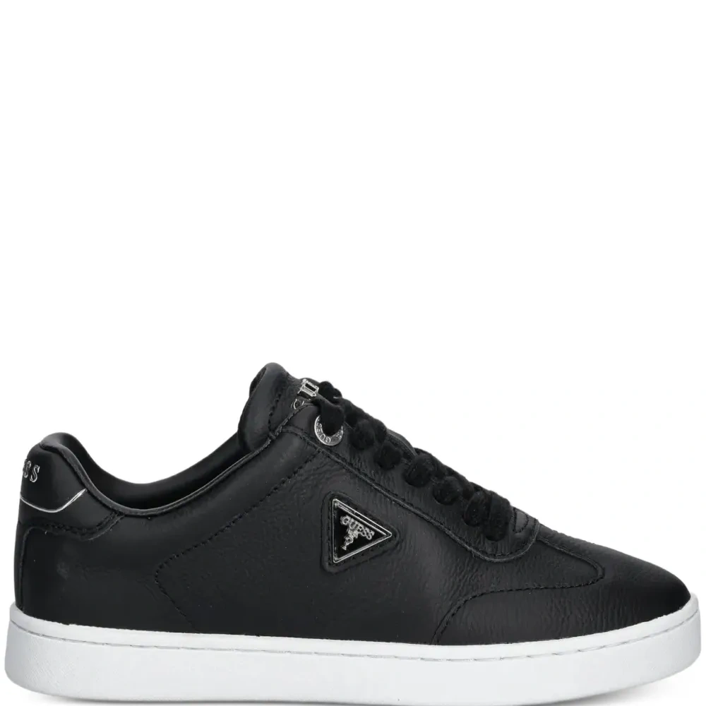 Кроссовки с логотипом