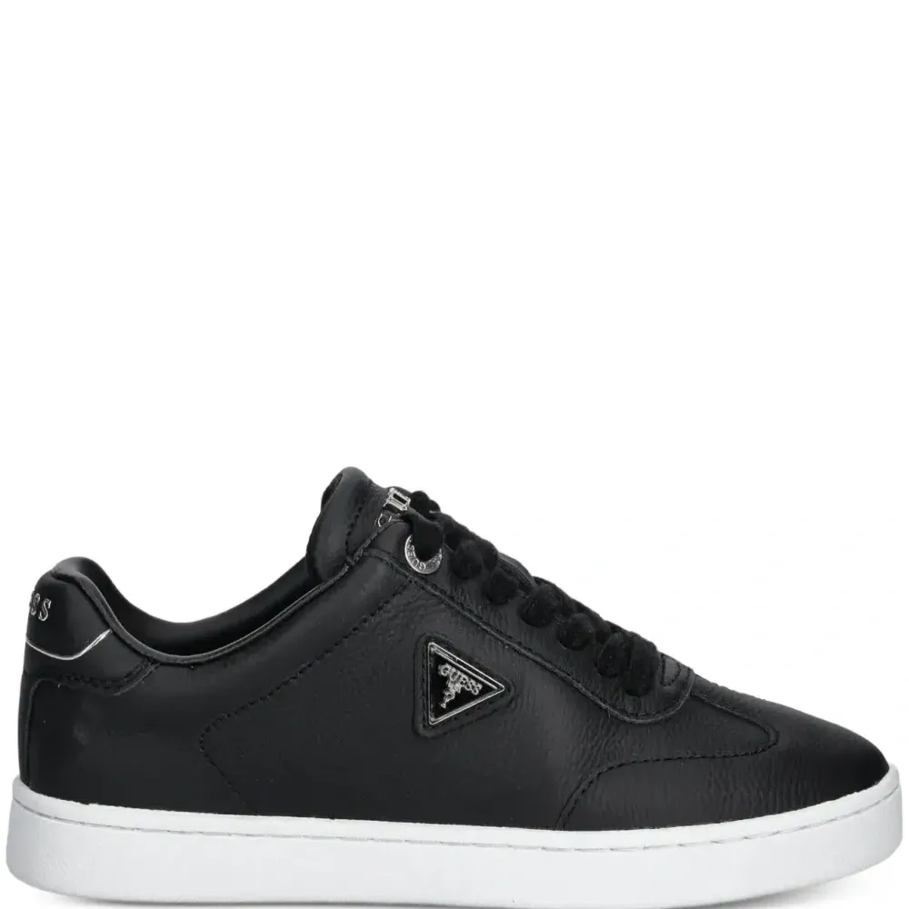 Кроссовки с логотипом