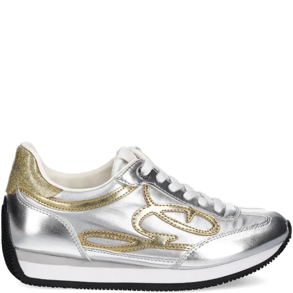 Кроссовки на шнуровке