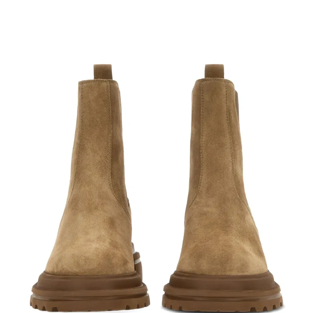 Ботинки на шнуровке