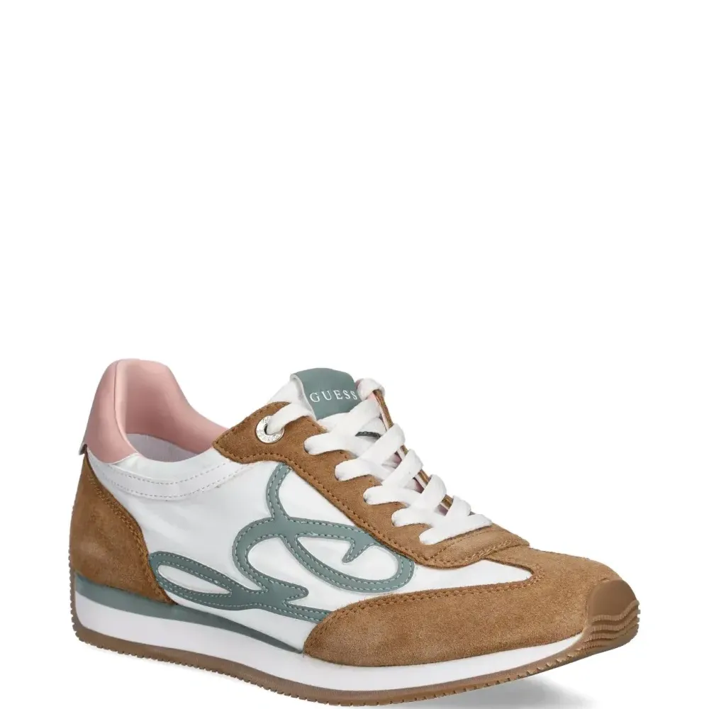 Кроссовки со вставками