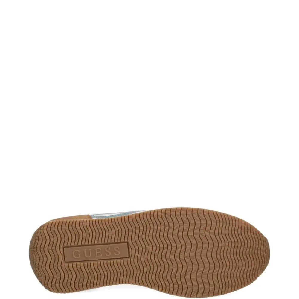 Кроссовки со вставками