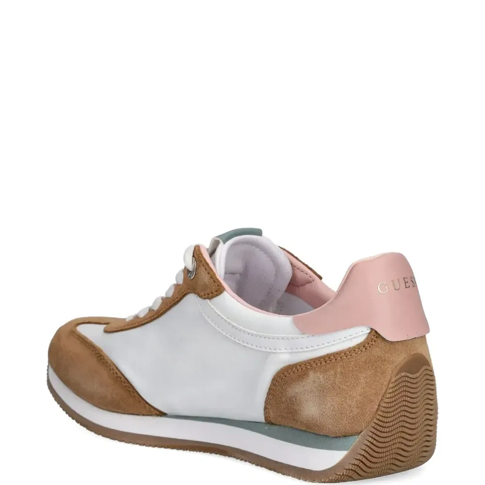 Кроссовки со вставками