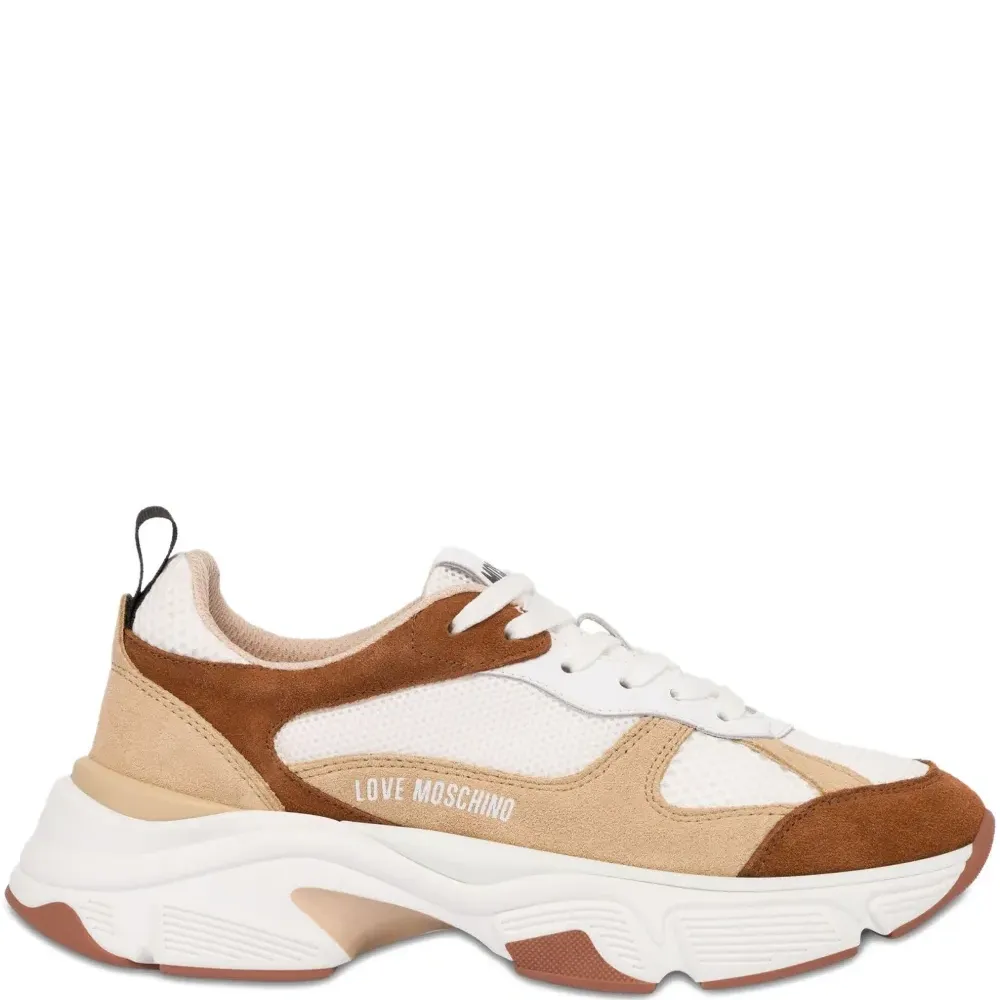 Кроссовки на шнуровке