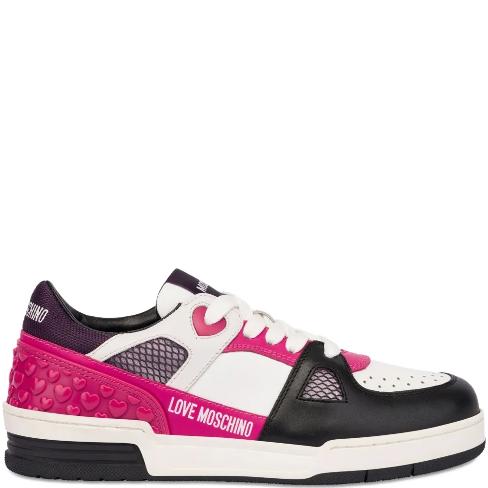 Кроссовки на шнуровке