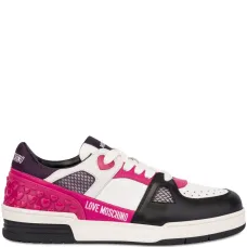 Кроссовки на шнуровке