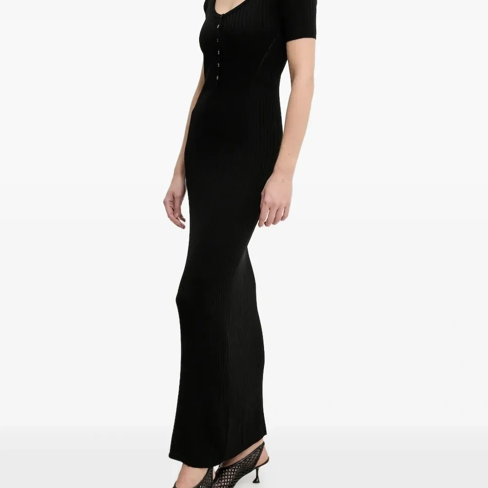 Платье в рубчик на пуговицах