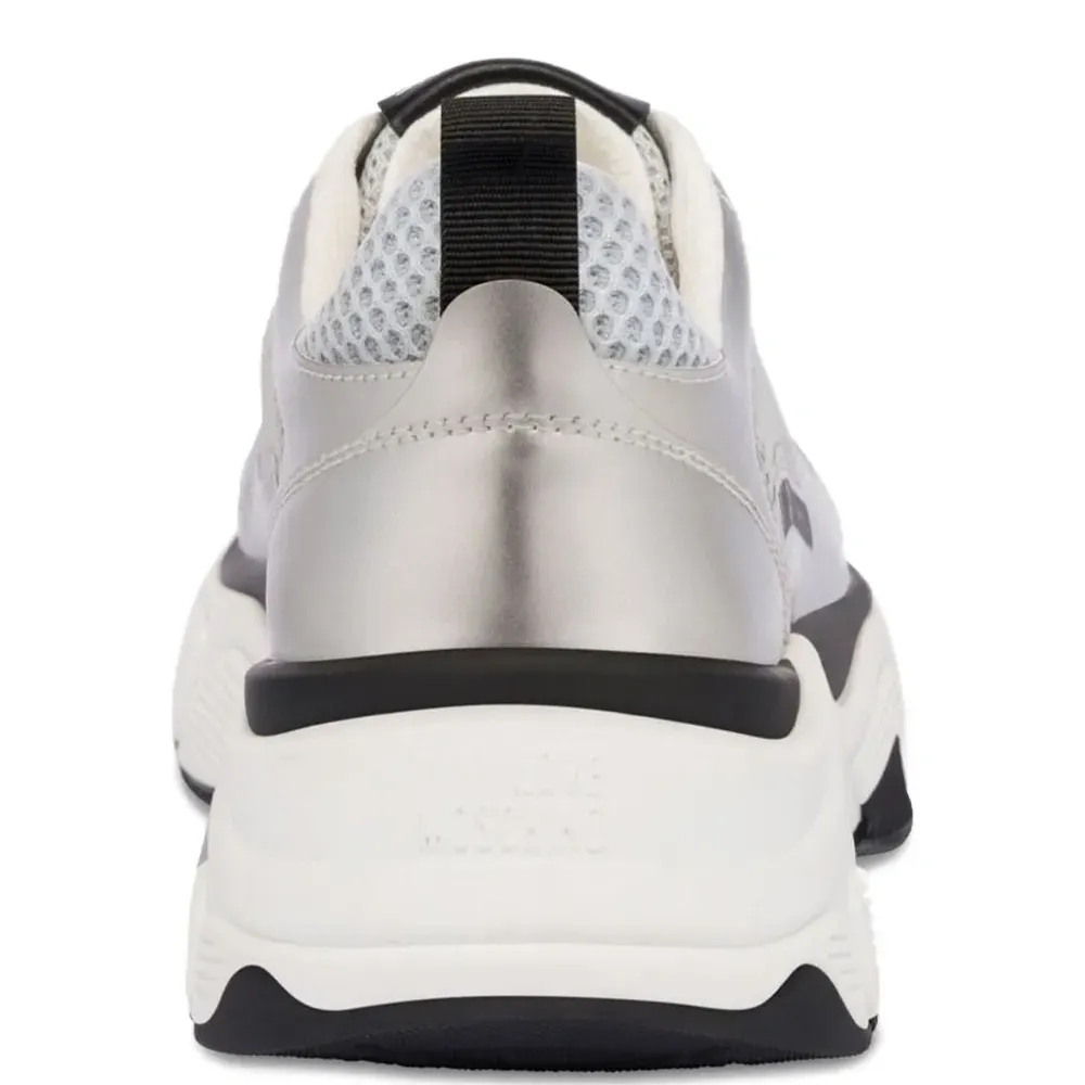 кроссовки на шнуровке