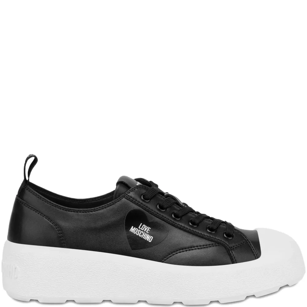 кроссовки на шнуровке