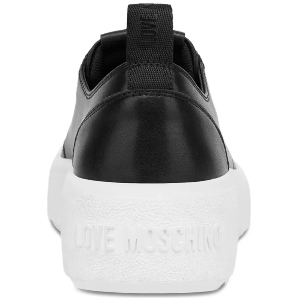 кроссовки на шнуровке