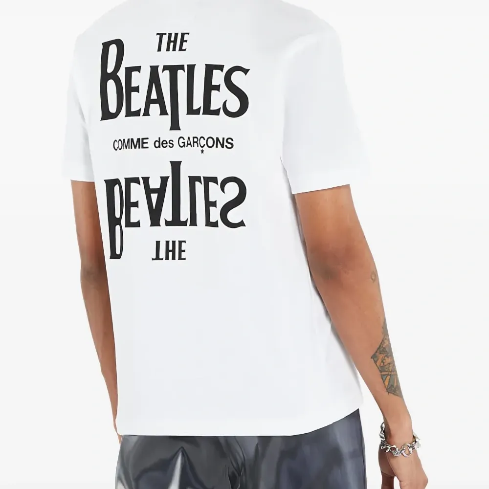 футболка из коллаборации с The Beatles