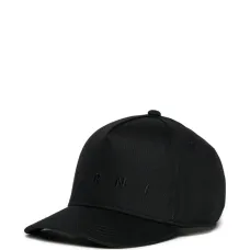 Кепка с логотипом