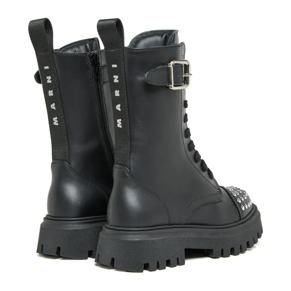 Ботинки с заклепками