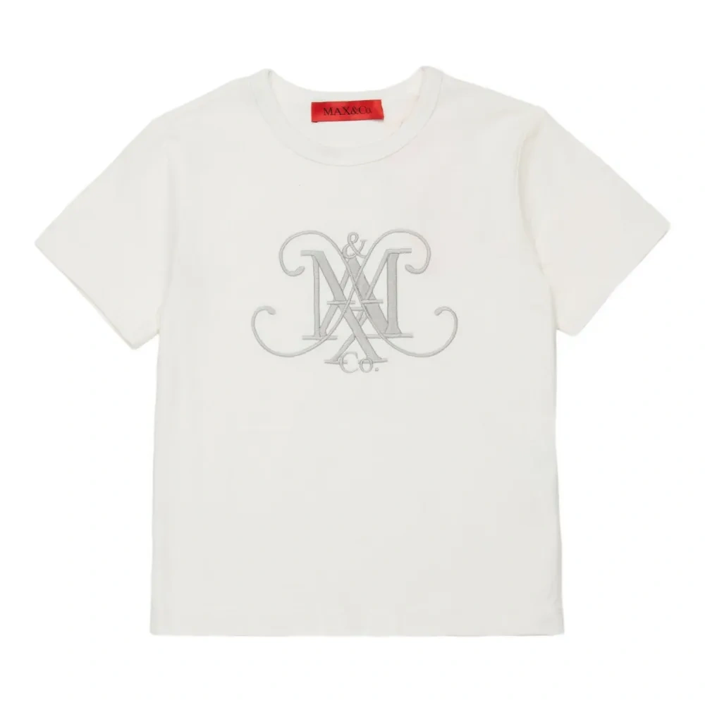 футболка с вышитым логотипом