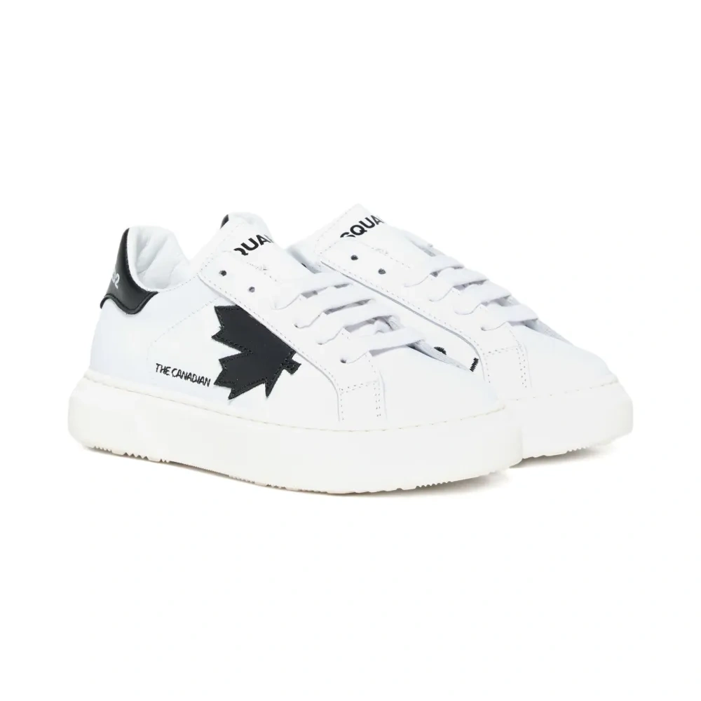 кроссовки с нашивкой