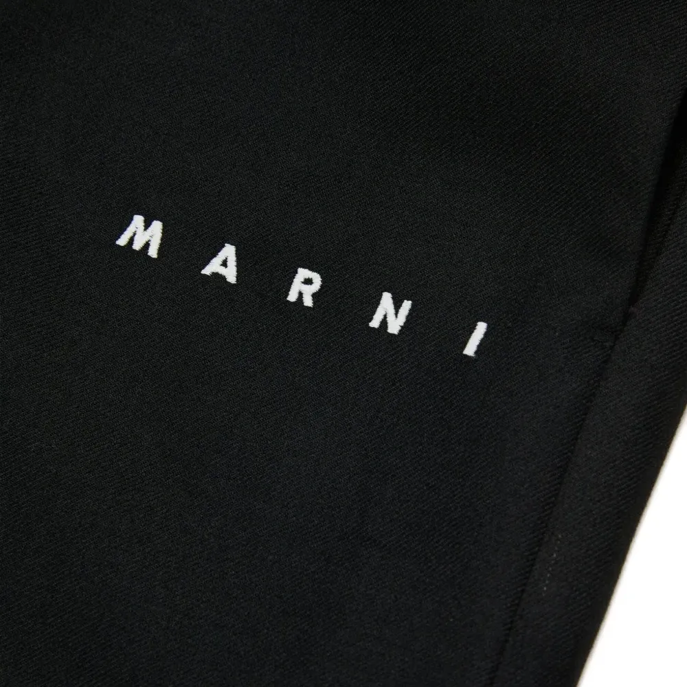 брюки с вышитым логотипом