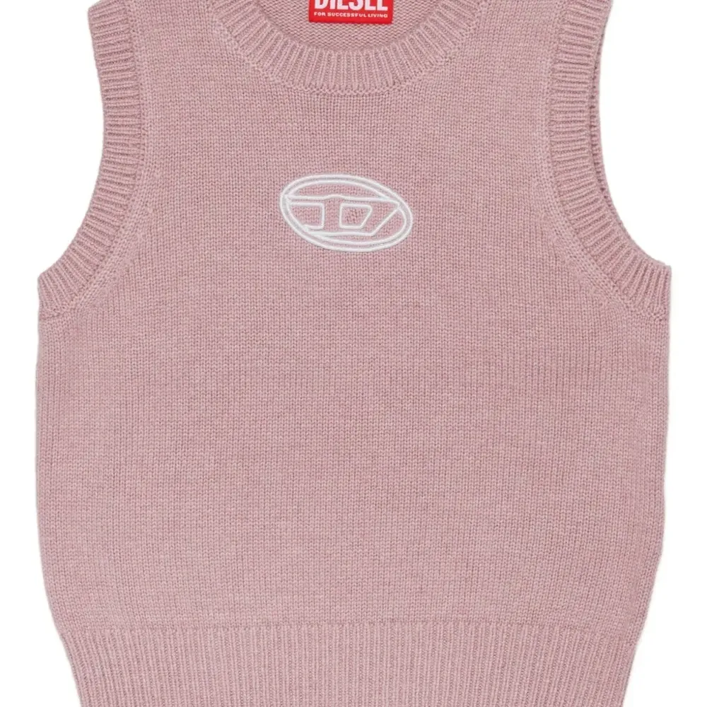 Жилет с вышитым логотипом