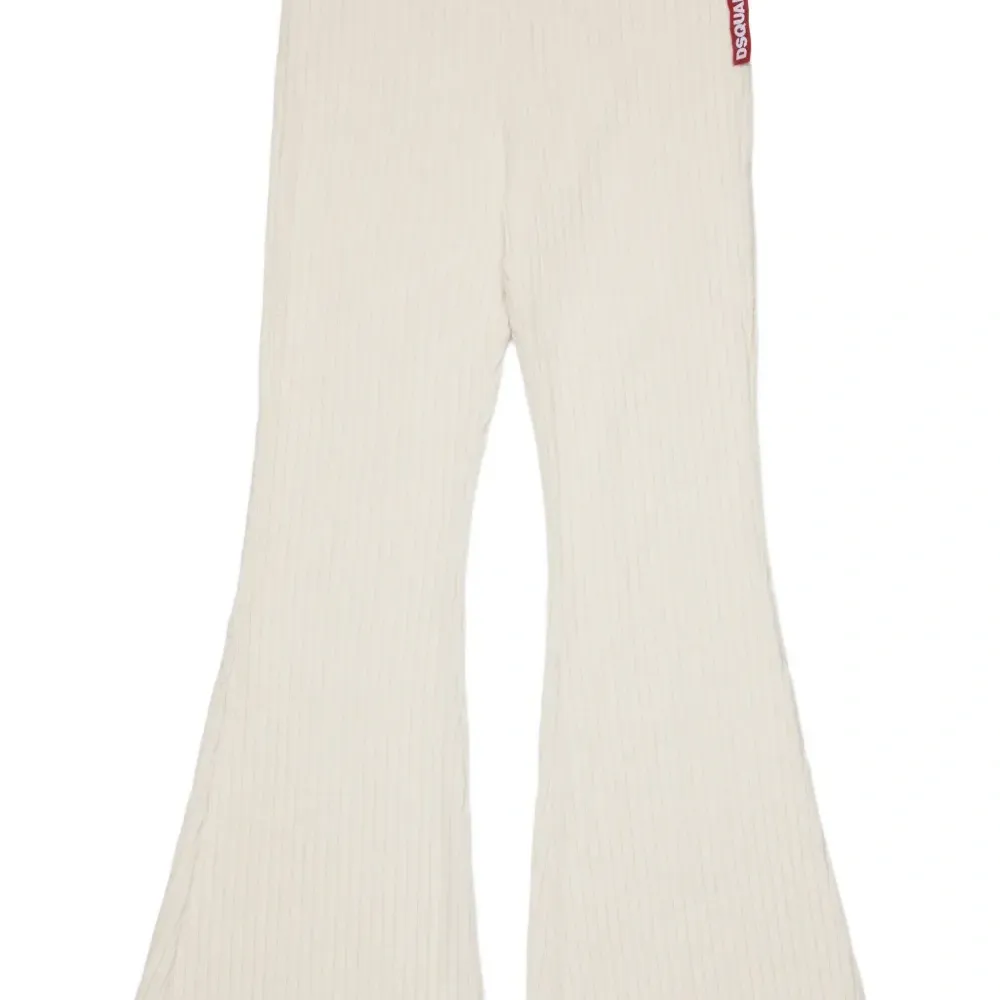 брюки с карманами