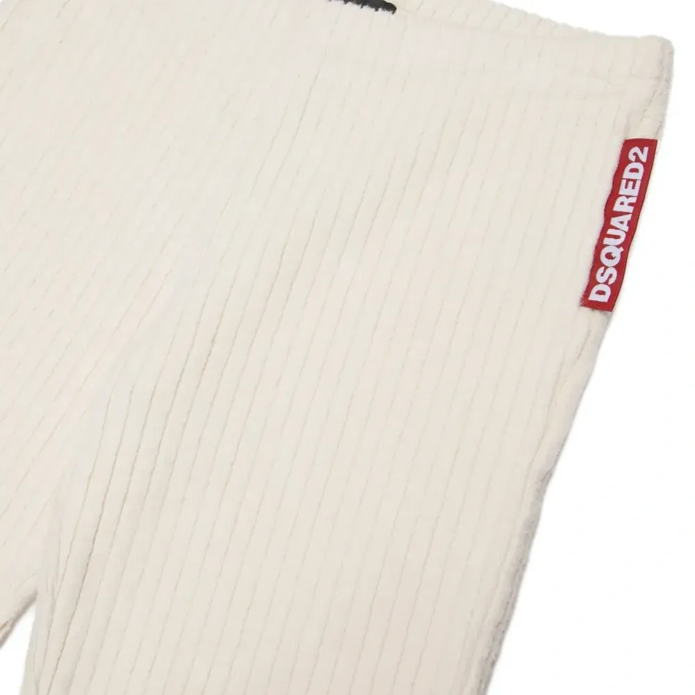 брюки с карманами