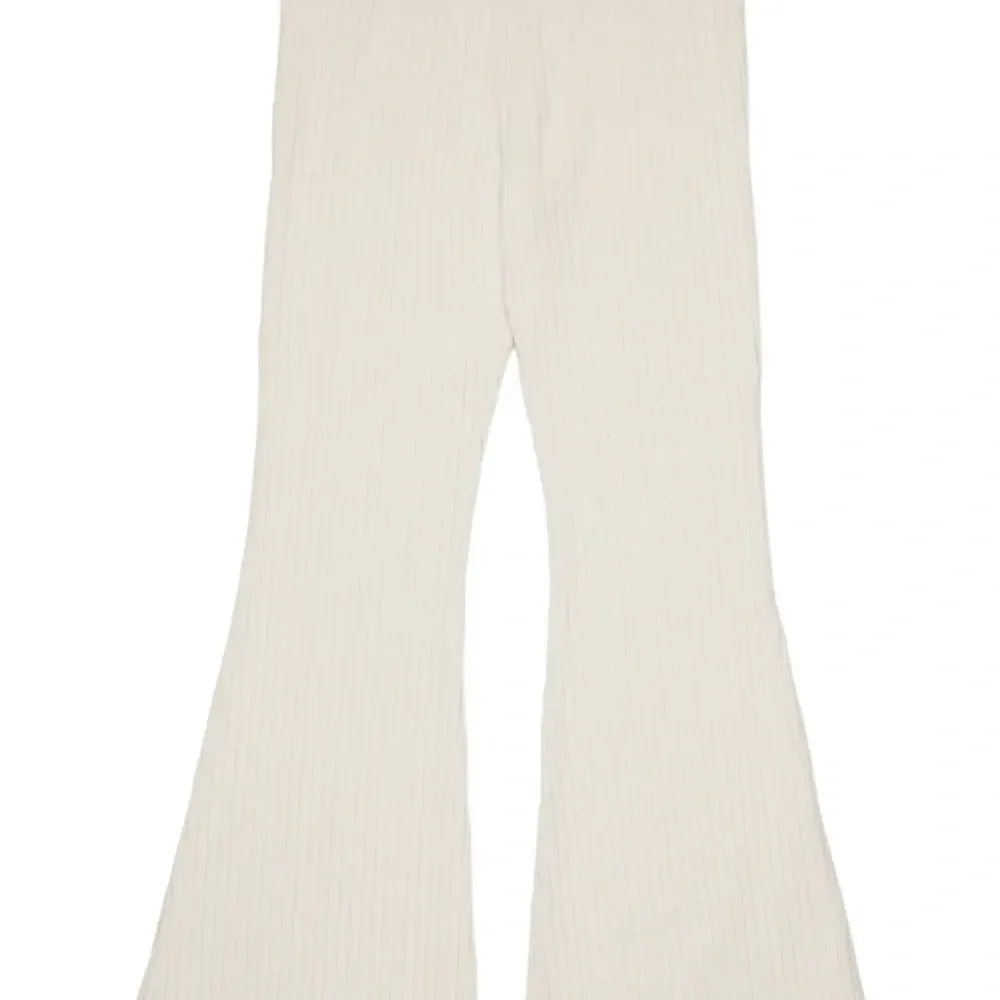 брюки с карманами