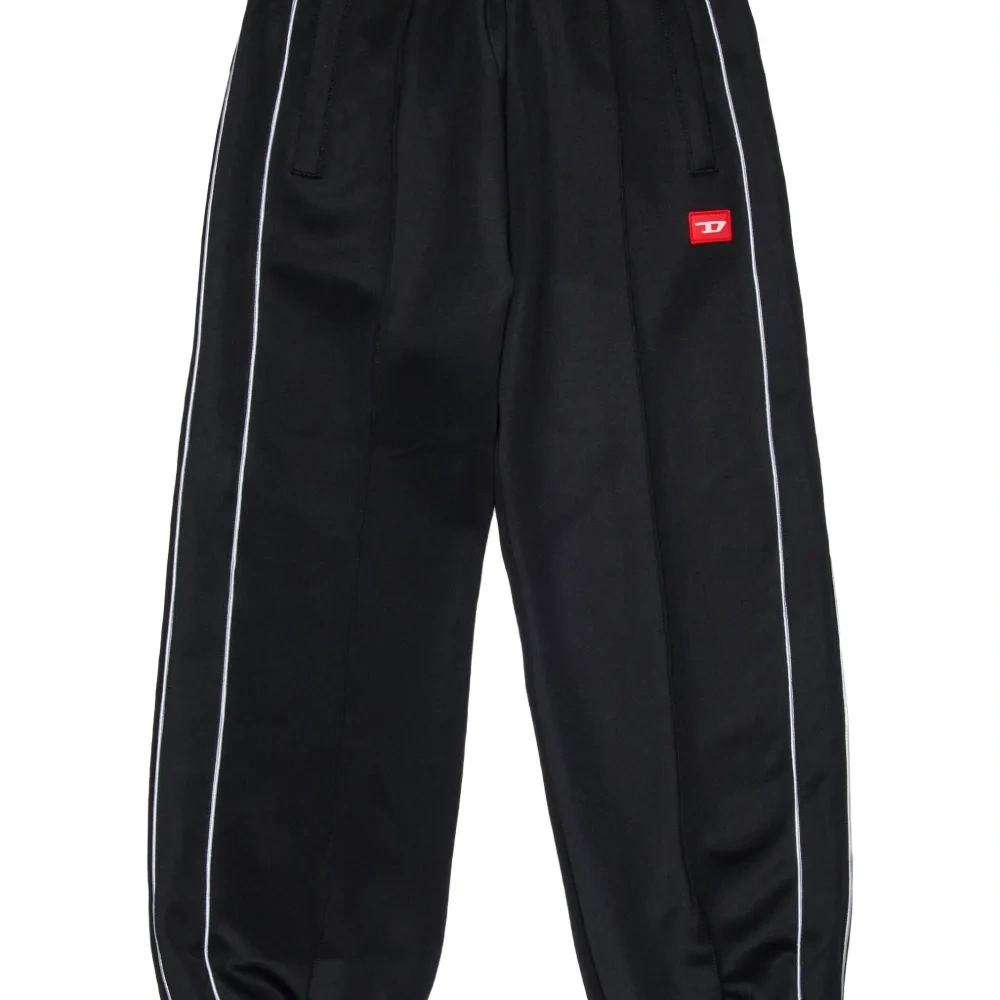 спортивные брюки с нашивкой-логотипом