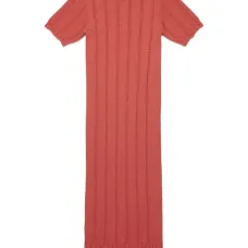 платье с вышитым логотипом