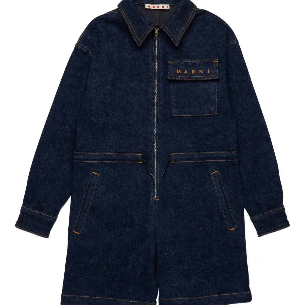 Комбинезон с вышитым логотипом