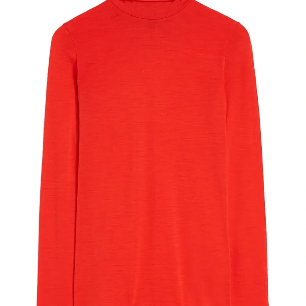 Футболка с высоким воротником