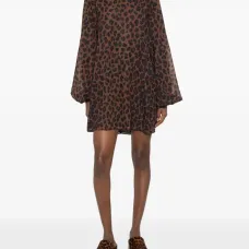 Мини-платье с леопардовым принтом и высоким воротом