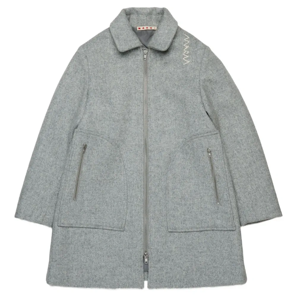 Пальто с вышитым логотипом