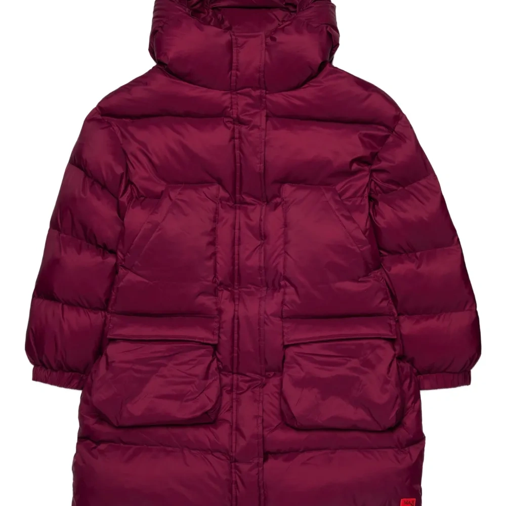 Пуховик с нашивкой-логотипом